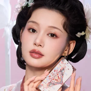 Butterfly Cloud Collar Embossed Six-Color Makeup Palette - 图片 5
