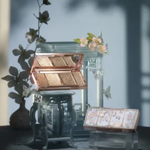 Butterfly Cloud Collar Embossed Highlight & Contour Palette